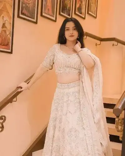 Escort Ujhani